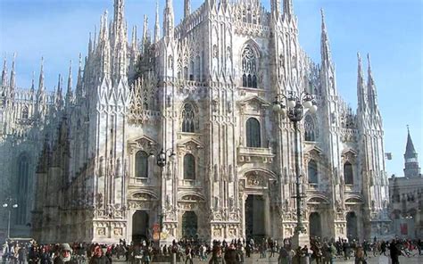 Duomo di Milano: Kiệt tác kiến trúc Gothic khiến bạn ngạc nhiên!