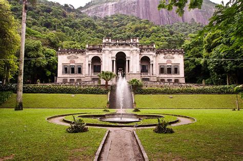  Parque Lage: Khuôn viên nghệ thuật và thiên nhiên lộng lẫy tại Rio de Janeiro!