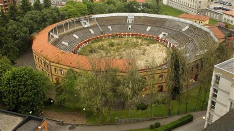  Plaza de Toros de Oviedo: Khuôn viên lịch sử với tiếng vang của quá khứ hào hùng!