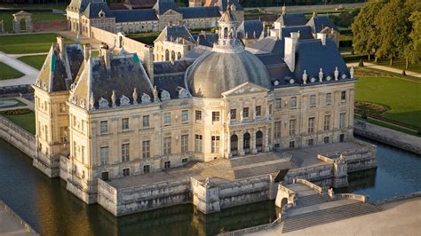 Vaux-le-Vicomte: Cung điện Baroque lộng lẫy và Vườn hoa mê hoặc!